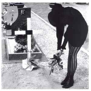 Dum Dum Girls - Stiff Little Fingers / Dream Away Life Album
